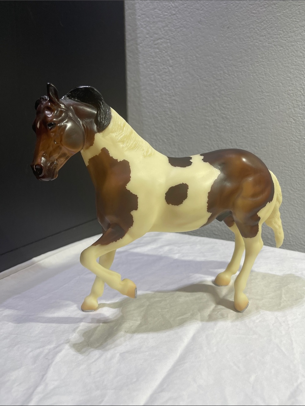 Breyer Traditional Paint Horse Bay Pinto  # 430019